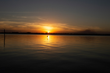 Naklejka premium Sunsets on Water