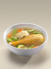 Consomé de pollo
