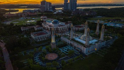 Fototapeta premium Beautiful aerial view of silhouette Kota Iskandar Mosque located at Kota Iskandar, Iskandar Puteri, Johor State Malaysia early in the morning