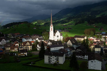 Pfarrkirch in Escholzmatt im Sonnenlicht
