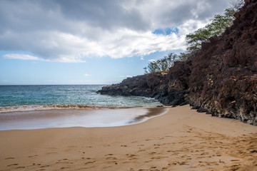 The overlooking view of the shore in Maui, Hawaii