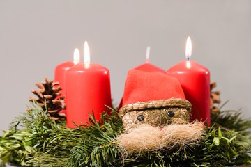 3. Advent -  Adventskranz mit Nikolausgesicht