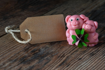 Marzipan Glücksschweinchen mit Kärtchen für Silvester und Neujahr