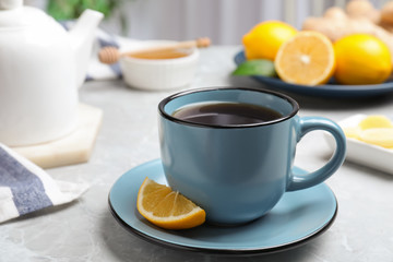 Obraz na płótnie Canvas Delicious tea with lemon on marble table