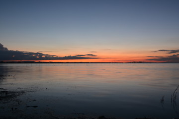 tramonto sul lago trasimeno