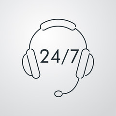 Servicio 24 horas 7 días semana. Icono plano lineal auriculares con micrófono y palabra 24 7 en fondo gris