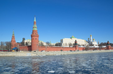 Fototapeta premium View of the Moscow Kremlin and the Kremlin embankment in early spring. Moscow, Russia