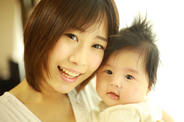 笑顔の親子