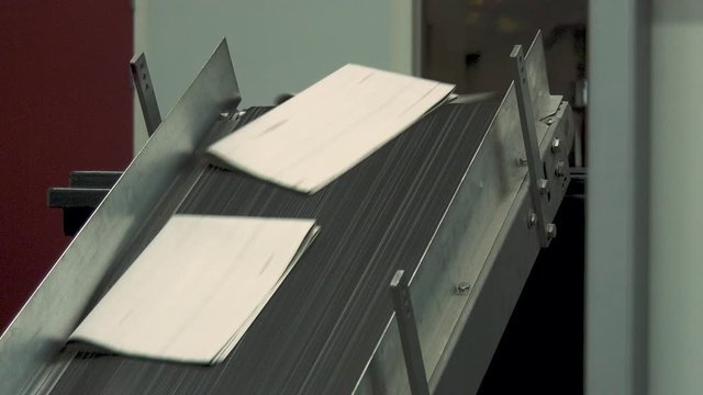 Throwing away bad printed newspapers via assembly line in printing factory
