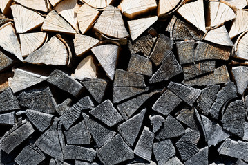 Fototapeta premium Wall of dark and light pile of firewood