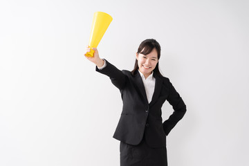 応援する女性