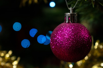 Fototapeta premium a pink Christmas ornement