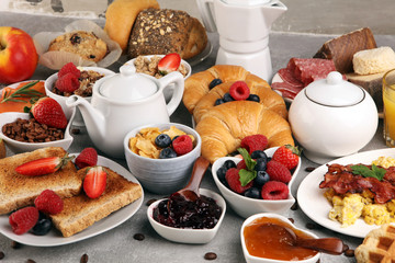 Breakfast served with coffee, orange juice, croissants, cereals and fruits. Balanced diet. Continental breakfast with granola and fruits