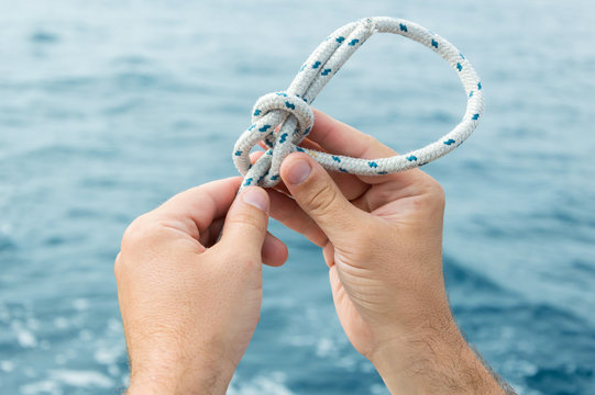 Making of nautical bowline knot