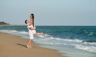 Fototapeta premium loving couple on seaside