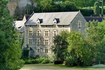 Maison de style renaissance appelée “Maison du meunier » au bord de la rivière le Thouet à Montreuil-Bellay  