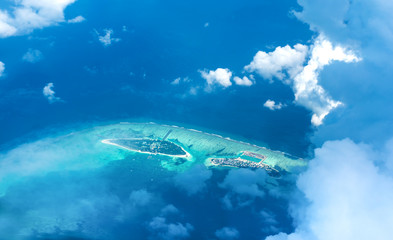 Fototapeta premium maldives, maldive, aerial view, landscape, drone photography, blue sky, bird eye view, beach, drone, aerial, background, travel, atolls, turquoise, beautiful, blue, above, blue sea, nature, famous isl