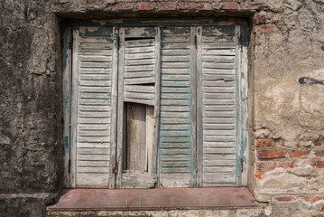 Fototapeta na wymiar abandoned rustic wooden window background