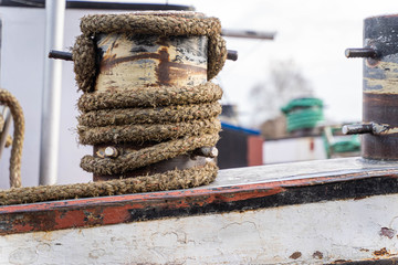 Naklejka premium Bollard with dew on a ship