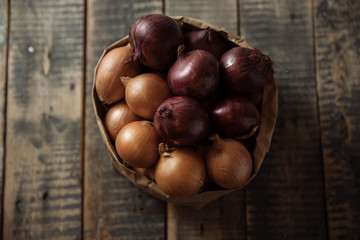 onions in the basket, the onion is white, .onion wooden background