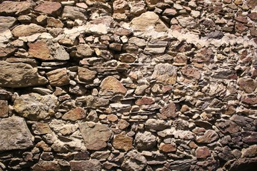 High wall folded and natural granite stone for reliable protection