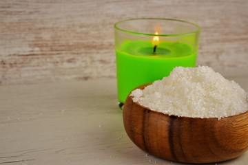 Sales de baño en cuendo de madera, cuidado y relajacion de nuestro cuerpo