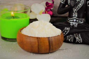 Sales de baño en cuendo de madera, cuidado y relajacion de nuestro cuerpo