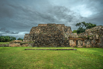 Fototapeta na wymiar mayan ruins
