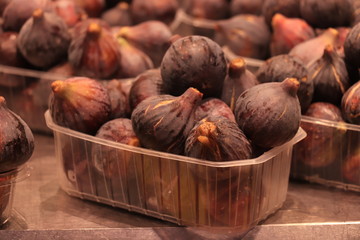 Figs at a Spanish market