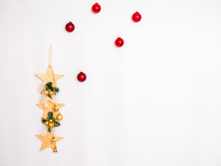 Weihnachtlicher Hintergrund auf weiß