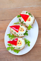 Drei Butterbrote mit Nikolaus