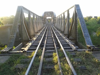 Obraz premium Iron bridge over the river
