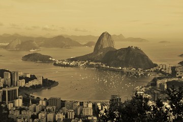 Morro do P&atilde;o de A&ccedil;&uacute;car visto do Mirante Dona Marta
