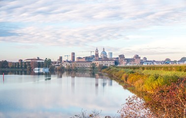 Obraz premium Panoramic view of the medieval historic city of Mantua in Lombardy, Italy