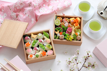 ミニおにぎりのお花見弁当
