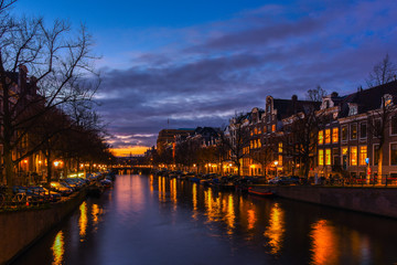 Obraz premium blue hour on the Amsterdam canals in December