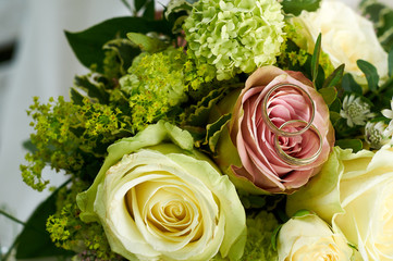 wedding bouquet with roses and rings
