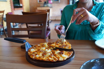 young woman eating pizza