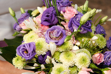 wedding bouquet with roses and rings