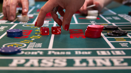 casino craps table with chips and dice - obrazy, fototapety, plakaty