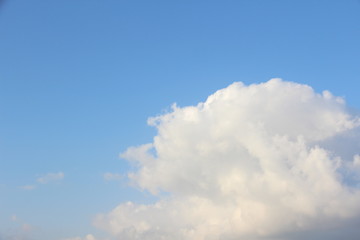 Blue sky and white cumulonimbus