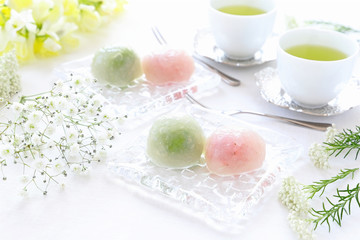 そら豆餡と桜餡のくずまんじゅう