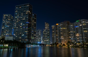 Obraz na płótnie Canvas traveling tower cityscape buildings downtown miami florida usa night lights lighting panorama architecture dusk colors brickell river sea