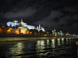 Mosco at night with the buildings in the park