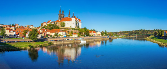 Fototapeta na wymiar Panoramic view on the Albrechtsburg castle and the Gothic Meissen Cathedral, the embankment and Elbe river on the foreground.