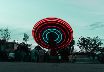 atracción en un parque de diversión © juancmc01