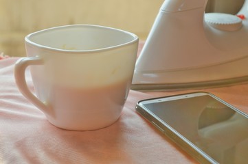 White and shiny coffee cups