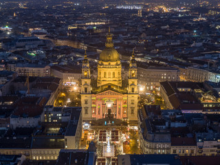 Fototapeta premium St. Stephen's Basilica in Budapest Hungary at night