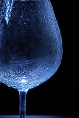 запотевший бокал