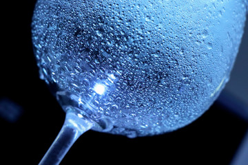 капли на бокале